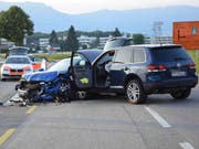 Bei einer Frontalkollision in Gerlafingen SO ist am Freitag an beiden Fahrzeugen Totalschaden entstanden. Die beiden Lenker kamen mit leichten Blessuren davon. (Bild: Kapo Solothurn) (Bild: Kapo SO)