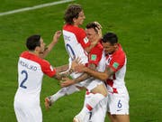Kroatiens Spieler feiern auf enthusiastische Weise das Tor zum 1:0 gegen Nigeria (Bild: KEYSTONE/AP/MICHAEL SOHN)