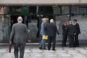 Ankunft der Delegierten der Raiffeisen Gruppe Schweiz an der Delegiertenversammlung am Samstag, 16. Juni 2018 in Lugano. (Bild: Keystone)