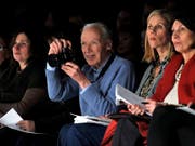 Die Arbeiten des unlängst verstorbenen US-Modefotografen Bill Cunningham wurden in New York mit einer Ausstellung geehrt. (Bild: KEYSTONE/EPA FILE/JASON SZENES)