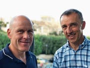 Didier Cuche (links) und Kurt Eberhard: Der ehemalige Skiprofi ist in den kommenden drei Jahren als Markenbotschafter für Hotelplan Suisse im Einsatz. (Bild: Dominik Buholzer (Athen, 12. Juni 2018))