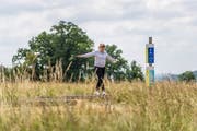 Der kürzeste Vitaparcours der Ostschweiz bietet Fitness mit Ausblick. (Bild: Michel Canonica)