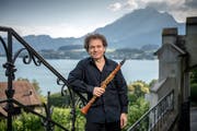 Fabio di Càsola, künstlerischer Leiter von «klang», vor der fantastischen Szenerie auf Schloss Meggenhorn. (Bild: Pius Amrein, 15. Juni 2018)