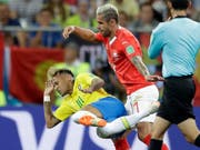 Einer von vielen harten Zweikämpfen zwischen Behrami (rechts) und Neymar (Bild: KEYSTONE/AP/FELIPE DANA)
