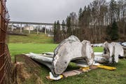 Die beiden Hälften des Lämmlerbrunnens waren unten mit Beton verfüllt, um die Stabilität zu erhöhen. (Bild: Michel Canonica, 1. April 2015)