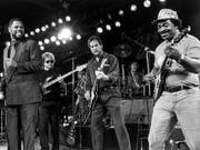 Matt «Guitar» Murphy (r) im Juli 1988 während eines Auftritts von «The Blues Brothers» am Jazzfestival in Montreux (Bild: KEYSTONE/JEAN-GUY PYTHON)