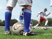 Fussball und andere Sportarten sind oftmals eine letzte Bastion des Rassismus in der Schweiz und anderswo. (Bild: KEYSTONE/MARTIN RUETSCHI)