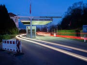 Geht es nach dem Willen Brüssels, sollen Grenzgänger neu bei Arbeitslosigkeit von jenem Land Arbeitslosenunterstützung erhalten, in dem sie zuletzt gearbeitet haben. Dies könnte auch für die Schweiz mit ihren 300'000 Grenzgängern teuer werden. (Bild: Keystone/KEYSTONE/TI-PRESS/FRANCESCA AGOSTA)