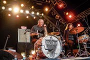 Reverend Beat Man & The New Wave lassen es am B-Sides Festival krachen. (Bilder: Philipp Schmidli, 16. Juni 2018)