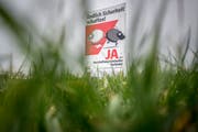 Die SVP-Volksinitiative «Für die Ausschaffung krimineller Ausländer» (Ausschaffungsinitiative) wurde im Jahr 2010 vom Schweizervolk angenommen. (Bild: Benjamin Manser)