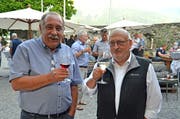 Die Redaktoren Hansjakob Gabathuler (links) und Hans Jakob Reich freuen sich über die Herausgabe des ersten Bandes der «Werdenberger Geschichte|n». (Bild: Katharina Rutz)
