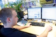IT-Berufe wie beispielsweise Informatiker sind bei Jugendlichen besonders beliebt. (Symbolbild: Donato Caspari)