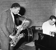 John Coltrane (links) mit Duke Ellington, aufgenommen in Zürich am 16. Juli 1967. (Bild: KEY)