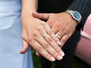 Die CVP will, dass Verheiratete steuerlich nicht schlechter gestellt sind als Ledige. (Bild: KEYSTONE/GAETAN BALLY)