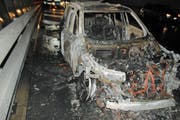 Das ausgebrannte Fahrzeug. (Bild: Luzerner Polizei)