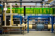 Der neue Wasserkanal der ETH Zürich und der Empa ermöglicht es, Windflüsse in urbanen Zonen zu studieren. (Bild:Walter Bieri/KEY)