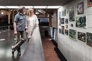 Musikalisch und privat ein Paar: Angela Golubeva und Martin Lucas Staub vom Swiss Piano Trio in der Kunsthalle Ziegelhütte Appenzell. Der Musiker ist dort seit 2009 musikalischer Leiter der Konzertreihen. (Bild: Sabrina Stübi)