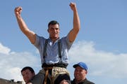 Ende Mai jubelte der Thurgauer Samuel Giger nach dem Schlussgang am St. Galler Kantonalschwingfest. (Bild: KEYSTONE/Gian Ehrenzeller)