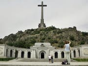 Francos Mausoleum im 50 Kilometer von Madrid entfernten Valle de los Caídos (Tal der Gefallenen). (Bild: Keystone/AP/BERNAT ARMANGUE)