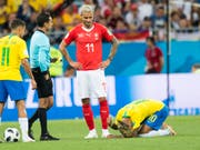 Brachte Brasiliens Superstar Neymar mit seinem Einsatz zur Verzweiflung: der Schweizer Valon Behrami (Bild: KEYSTONE/LAURENT GILLIERON)
