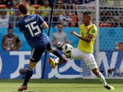 Der Japaner Yuya Osako (links) und Kolumbiens Wilmar Barrios duellieren sich im ersten WM-Spiel der Gruppe H (Bild: KEYSTONE/AP/MARK BAKER)