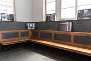 Mit Kunst wird der Wartsaal bespielt zur letzten Fahrt der Apenzellerbahn über die Ruckhalde. (Bild: Sabrina Stübi)