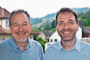 Rheumatologe Bruno Müller (links) mit seinem Nachfolger Reinhard Lehner. (Bild: PD)