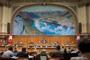 Blick in den Nationalratssaal: Dort agierten zu viele Parlamentarier als Interessenvertreter, kritisiert SVP-Nationalrat Peter Keller. (Bild: KEYSTONE/Lukas Lehmann (Bern, 28. Mai 2018))