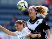 Shelby Nieto (rechts) und die Frauen vom FC Lugano boten den Favoritinnen aus Zürich mit Patricia Willi lange erfolgreich die Stirn (Bild: KEYSTONE/ANTHONY ANEX)