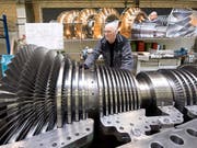 Dem neuen MEM-GAV unterstehen rund 100'000 Angestellte in der Schweiz. Alle Sozialpartner äusserten sich mit dem Verhandlungsergebnis zufrieden. (Bild: KEYSTONE/AP/MARTIN MEISSNER)