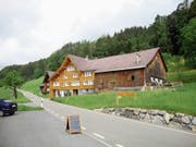 Die Familie Geiger bietet selbergemachte Produkte in ihrem Hoflädeli an. (Bild: Salome Bartolomeoli)