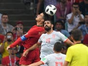 Diego Costa (rechts) und Cristiano Ronaldo (links) haben ihre Treffsicherheit in ihrem ersten WM-Spiel in Russland bewiesen. Beim 3:3 im Direktduell traf Ronaldo für Europameister Portugal dreifach, Costa für Spanien doppelt (Bild: KEYSTONE/EPA PAP/BARTLOMIEJ ZBOROWSKI)