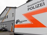 Die Stadtpolizei Zürich wird auch in Zukunft auf die Nennung von Nationalitäten in Polizeimeldungen verzichten. (Bild: Keystone/WALTER BIERI)