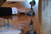 Seit 2012 wird im Landratssaal elektronisch abgestimmt. Nun sollen die Wähler wissen, welche Knöpfe «ihre» Landräte jeweils drücken. (Bild: Urs Hanhart (Altdorf, 8. Juni 2016))