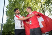 Die beiden Freunde und Fussabllfans Vasko Lakic (links) und Joel Gilli sind gemeinsam nach Russland gefahren. (Bild: Dominik Wunderli (Luzern, 19. Juni 2018))