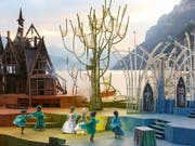 Die zauberhafte Inszenierung von «Die Schöne und das Biest» vor der atemberaubenden Kulisse des Walensees lassen die Herzen von Musical-Fans höher schlagen. (Bild: Keystone-SDA/ Eddy Risch)