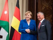 Zufriedenheit und Einigkeit bei der deutschen Kanzlerin Angela Merkel und dem jordanischen König Abdullah II. (Bild: KEYSTONE/EPA/CHRISTIAN BRUNA)