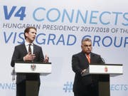 Österreichs Bundeskanzler Sebastian Kurz (l.) und Ungarns Ministerpräsident Viktor Orban am Donnerstag anlässlich des Treffens der Visegrad-Gruppe in Budapest. (Bild: Keystone/APA/BUNDESKANZERLAMT/DRAGAN TATIC)