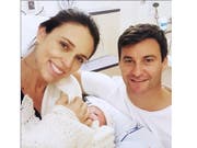 Mit diesem Photo präsentiert Neuseelands Regierungschefin ihr neugeborenes Baby. (Bild: KEYSTONE/AP Jacinda Ardern)