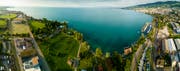 Der Bodensee präsentiert sich seit über einer Woche strahlend grün. Ursache dafür ist die Blüte von Kieselalgen. (Bild: Tino Dietsche)