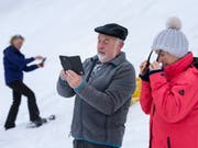 Auch Vielsurfer sind mit Prepaid-Abos oftmals günstiger unterwegs als mit Flatrate-Abos. (Bild: KEYSTONE/CHRISTIAN BEUTLER)