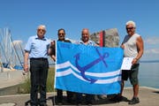 Die Auditoren Peter Schmid und Peter Hottiger, Gemeindeschreiber Remo Dietsche und Hafenmeister Hanspeter Mürner. (Bild: Hana Mauder Wick)