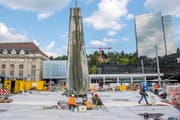 Rückreise des Lämmlerbrunnen aus der Kunstgiesserei auf den Kornhausplatz (Bild: Urs Bucher)