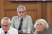 In der ersten Sitzung unter der Leitung von Thomas Forster diskutierte der Rat über eine Initiative von SVP und Gewerbeverein. (Bild: cal)
