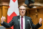 Bundesrat Guy Parmelin an der Sommersession der Eidgenoessischen Raete, am Dienstag, 5. Juni 2018 im Nationalrat in Bern. (KEYSTONE/Alessandro della Valle)