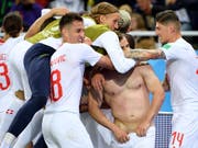 Die Euphorie der Schweizer Spieler um den halbblutten Siegestorschützen Xherdan Shaqiri (Bild: KEYSTONE/LAURENT GILLIERON)