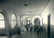 Eingangshalle des Pflegeheims Steinhof Luzern um 1940.