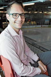 Der neue SCH-Präsident Dario Heinrich auf seinem Stammplatz ganz oben auf der Haupttribüne. (Bild: MC)