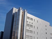 Das Kunststoffmischwerk von Huber + Suhner im Pfäffiker Industriegebiet Witzberg. (Bild: PD)
