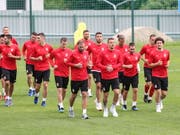 Die serbischen Spieler streben gegen die Schweiz den zweiten Sieg bei der WM an (Bild: KEYSTONE/EPA/ARMANDO BABANI)